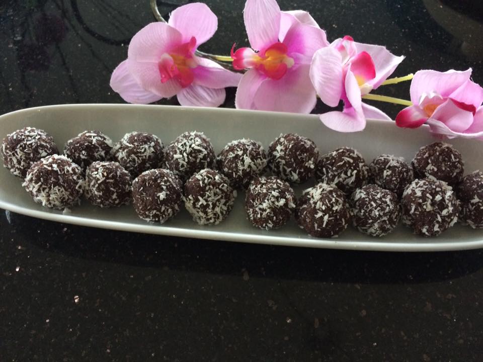 Selbstgemachte Nugat Pralinen